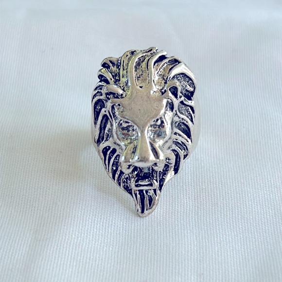 Jewelry - Silver Tone Roaring Lion Head Cocktail Ring Size 9